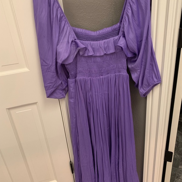 Shiny Oasis Midi Dress - Picture 4 of 6